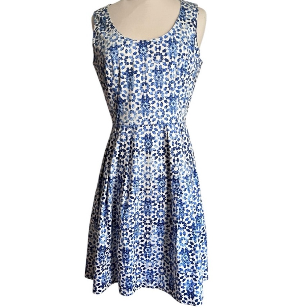 Ellen Tracy Women’s Dress Sz 6 Blue & White Geometric Print Sleeveless Seamed